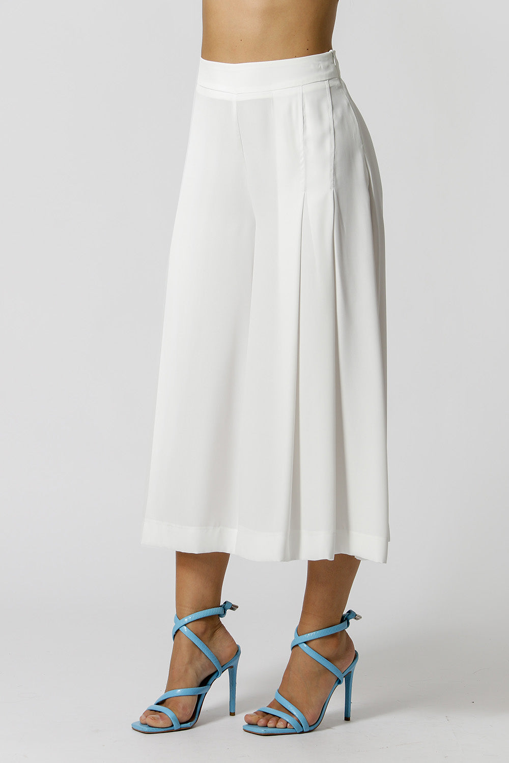 OFF WHITE