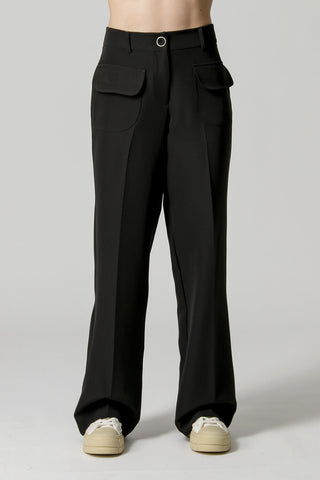 Calça Com Bolsos Com Lapelas - PRETO