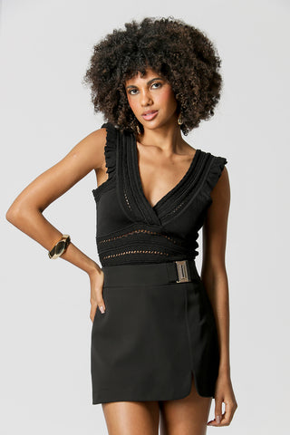 Blusa recta con detalle de volante en el tirante - NEGRO