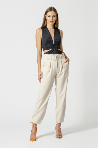 Body fruncido con cuello en V - NEGRO