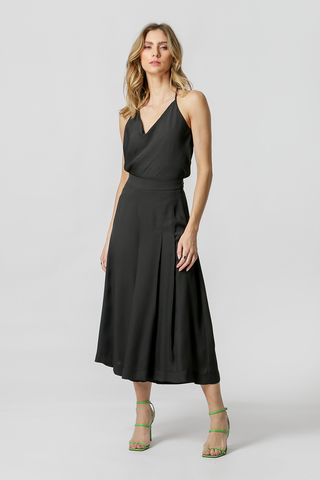 Pantalón con detalle plisado - NEGRO