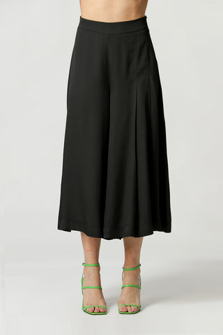 Pantalón con detalle plisado - NEGRO