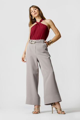 Pantalón Pantacourt con cinturón - GRIS