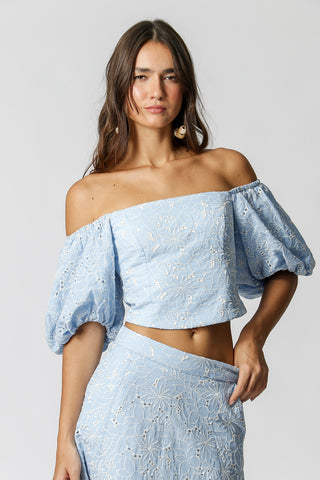 Blusa con bordado floral y hombros descubiertos - AZUL 90156