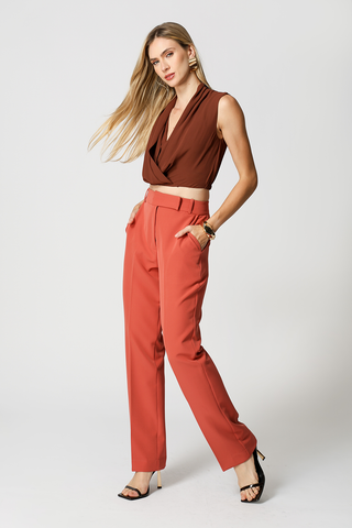 Pantalones minimalistas de tiro recto - GOIABA