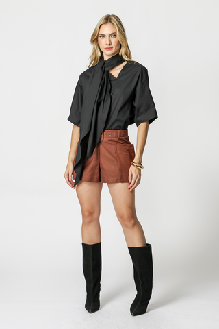Shorts Com Bolsos Amplos - MARROM