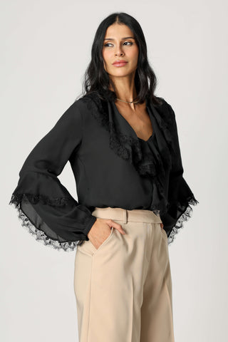 Blusa Crepe Fluido Com Babado e Renda - PRETO