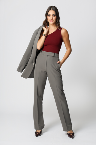 Blusa de un solo hombro con botones dorados - WINE ESC