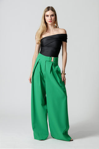 Body con escote asimétrico y hombros fruncidos - NEGRO
