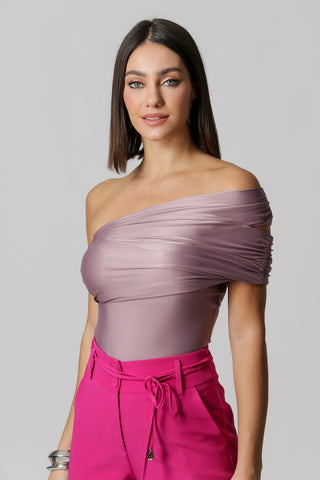 Body con escote asimétrico y hombros fruncidos - ROSE ESC