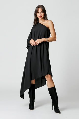 Vestido asimétrico con capa y cinturón - NEGRO