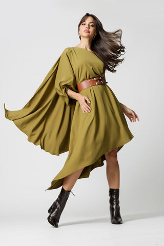 Vestido asimétrico con capa y cinturón - OLIVA ESC