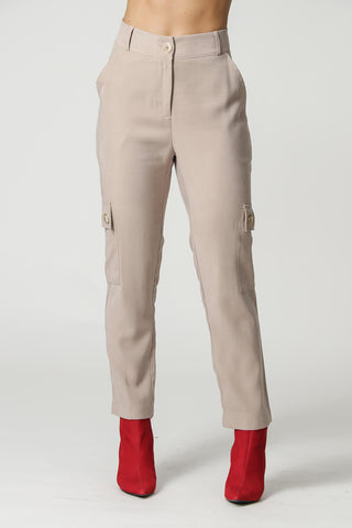 Calça Cenoura Com Bolsos Laterais E Botões - AREIA