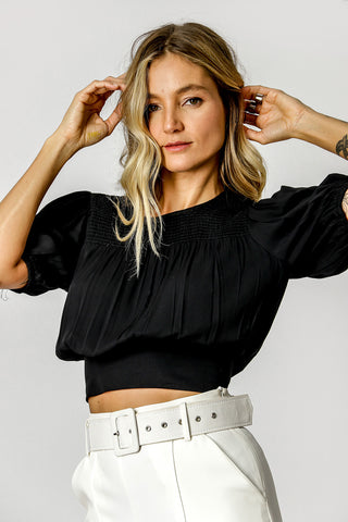 Blusa corta con detalle de látex - NEGRO
