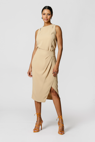 Falda cruzada con pliegues en la parte delantera - BEIGE