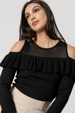 Blusa de volantes con hombros descubiertos y línea recta - NEGRA